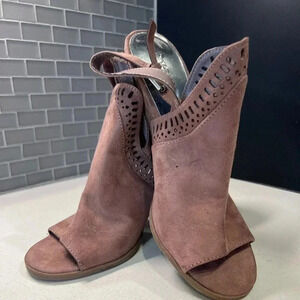 Gently worn 3” heels sizee 10 thick heel brand Carlos